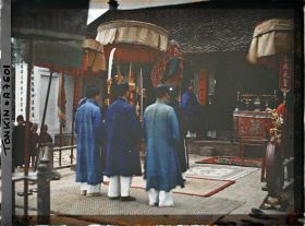 Image représentant Une célébration du rituel au temple Te ky-phuc, lors d'une cérémonie pour demander le bonheur