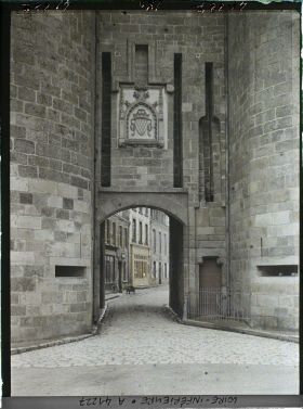 Image représentant La Porte Saint-Michel avec les armes de Guérande