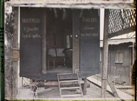 Image représentant France, Barleux, Intérieur d'une roulotte servant d'habitation à un avocat-agriculteur