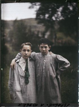 Image représentant Espagne, Bilbao, Deux jeunes Basques nés à Begoña (Bilbaô)