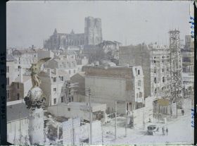Image représentant France, Reims, Vue vers la Cathédrale et la rue Drouët d'Erlon