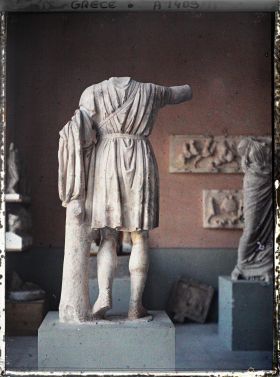 Image représentant Au musée : statue de Sisyphe 1er, de la famille de Daochos, Tétrasque de Thessalie (ensemble)
