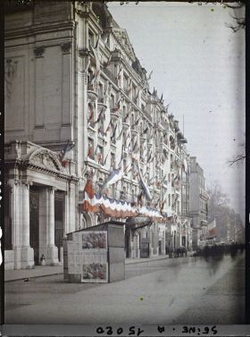 Image représentant Baraque de l'emprunt et pavoisements au 74 avenue des Champs-Elysées (hôtel Clarige)