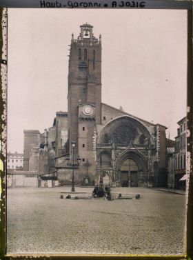 Image représentant La cathédrale et la place Saint-Etienne
