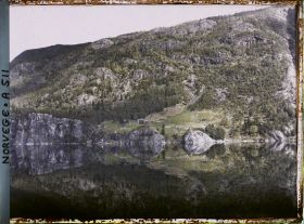 Image représentant Le jardin Omsberg, à Tokke au bord du lac Byrtevatn