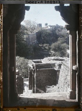 Image représentant Porte et ruines de la forteresse