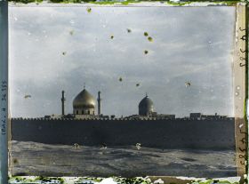 Image représentant Les murs de la ville et la Mosquée d'Or au crépuscule