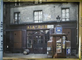 Image représentant Enseigne "A la Grappe d'Or" au n° 37 rue des Lombards