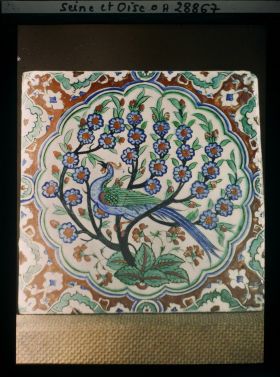Image représentant carreau de céramique d'Iznik des collections du musée de Sèvres
