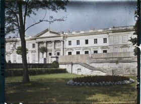 Image représentant France, Compiègne, Partie du Château brûlé et en reconstruction