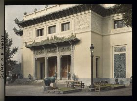Image représentant L'Exposition des arts décoratifs, Pavillon de l'Indochine, entre le cours Albert 1er et les berges de Seine