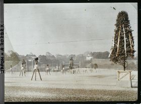 Image représentant Funérailles de l'Empereur Taisho-Tenno (Yoshihito), décor mortuaire sur l'esplanade du palais impérial