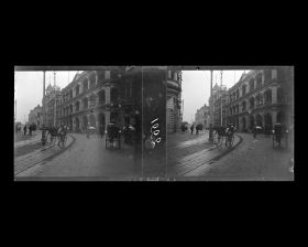 Image représentant Victoria, Central District, Des pousse, à l'angle de Des Voeux Road et d'Ice House Street.