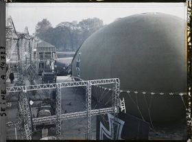 Image représentant Saucisse et monture d'un zeppelin au jardin des Tuileries