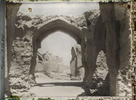 Image représentant Ruines de l'ancienne ville (d'un caravansérail ?)