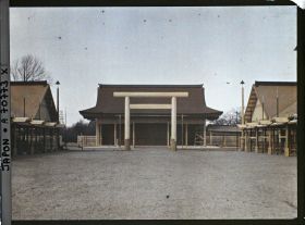 Image représentant Funérailles de l'Empereur Taisho-Tenno (Yoshihito), Shinjuku Gyoen (Parc Impérial de Shinjuku), sanctuaire contenant le char funèbre