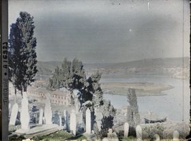 Image représentant Le haut de la Corne d'Or depuis le cimetière d'Eyüp (au nord, sur la rive droite)