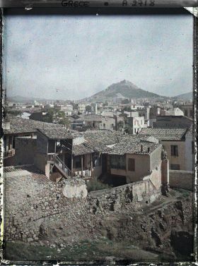 Image représentant Panorama sur un quartier de la ville avec le mont Lycabette au fond