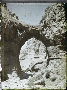 Image représentant Algérie, Constantine, Au fond des gorges, Le Pont naturel