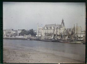 Image représentant Le port près du Casino