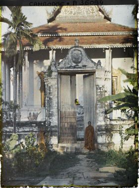Image représentant Bonze à la porte d'un temple