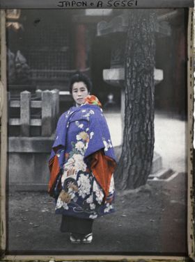 Image représentant Le sanctuaire Yasaka-jinja (appelé également Gion-jinja), renouvellement à un an du Hatsu-miya-mairi