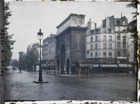 Image représentant La porte St-Martin vue du boulevard St-Martin ; à droite l'entrée de la rue du Faubourg-St-Martin