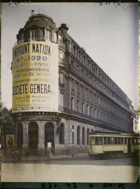 Image représentant Affiche pour l'emprunt national de 1920 sur la façade du siège social de la Société Générale, 29 boulevard Haussmann