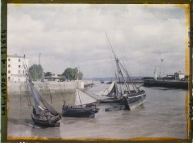 Image représentant La sortie du port vue à marée basse