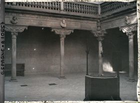 Image représentant Espagne, Ségovie, Patio du Marquis del Arco avec le puits (seizième siècle)