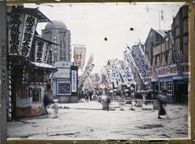 Image représentant Quartier d'Asakusa, rassemblement de chanteurs folkloriques près du cinéma Chiyoda