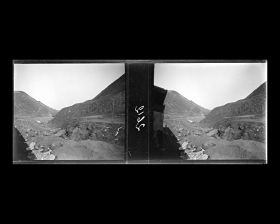 Image représentant La voie ferrée suit le tracé sinueux du cours d'eau