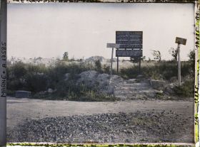 Image représentant France, Perthes les Hurlus, Ce qui reste du Village et la plaque