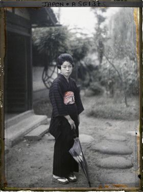 Image représentant Jeune villageoise en kimono