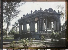 Image représentant Le monument funéraire d'un grand mandarin
