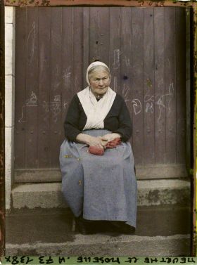 Image représentant Madame Henriot Colin au tricot