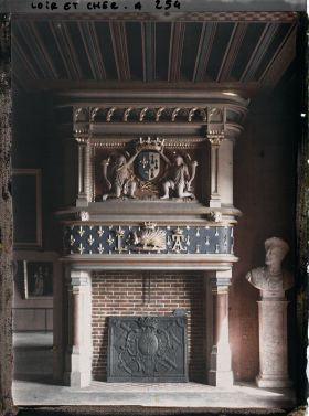 Image représentant Une des cheminées du salon d'honneur de l'aile Louis XII du château