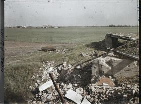 Image représentant France, La Bassée, Abris d'Artillerie et Champs de blé