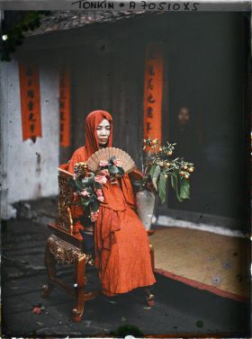 Image représentant Une prêtresse du culte des Trois Mondes