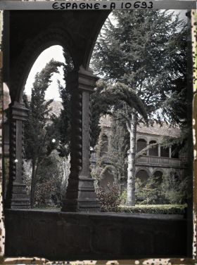 Image représentant Espagne, Avila, Une autre vue du cloître de Santo Tomas