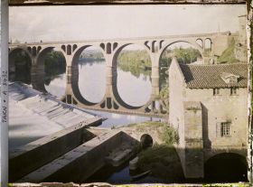 Image représentant Le vieux moulin avec le pont vieux vue sur le pont neuf