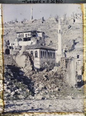 Image représentant " Minaret Ah Mesdjib" (?) (à gauche) et "Minaret du sultan Osman" (?)