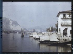 Image représentant Le port de l'île des pêcheurs (isola dei Pescatori)