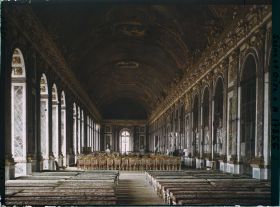 Image représentant France, Versailles, La Galerie des Glaces; au Palais de Versailles, le lendemain de la Signature de la Paix 30 juin 1919