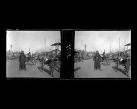 Image représentant Scène de rue sur Dingzijie ("rue en Forme de T"), appelée aussi Bamiancao (lieu-dit "l'Auge à Huit Faces")