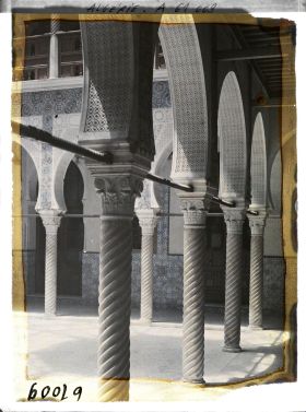 Image représentant La colonnade du patio du palais du Gouverneur ou Palais d'Hiver (Dar Hasan Pacha)