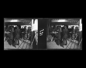 Image représentant Chinois organisant des jeux d'argent sur le pont des 3eme classes