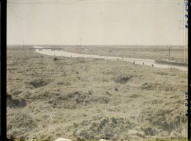 Image représentant Belgique, Dixmude, L'Yser vers le Pont du Chemin de Fer