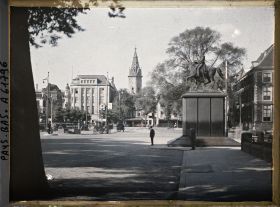 Image représentant Le Plein ou Leidseplein, avec la statue de Guillaume le Taciturne à droite