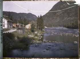 Image représentant habitations au bord d'un cours d'eau